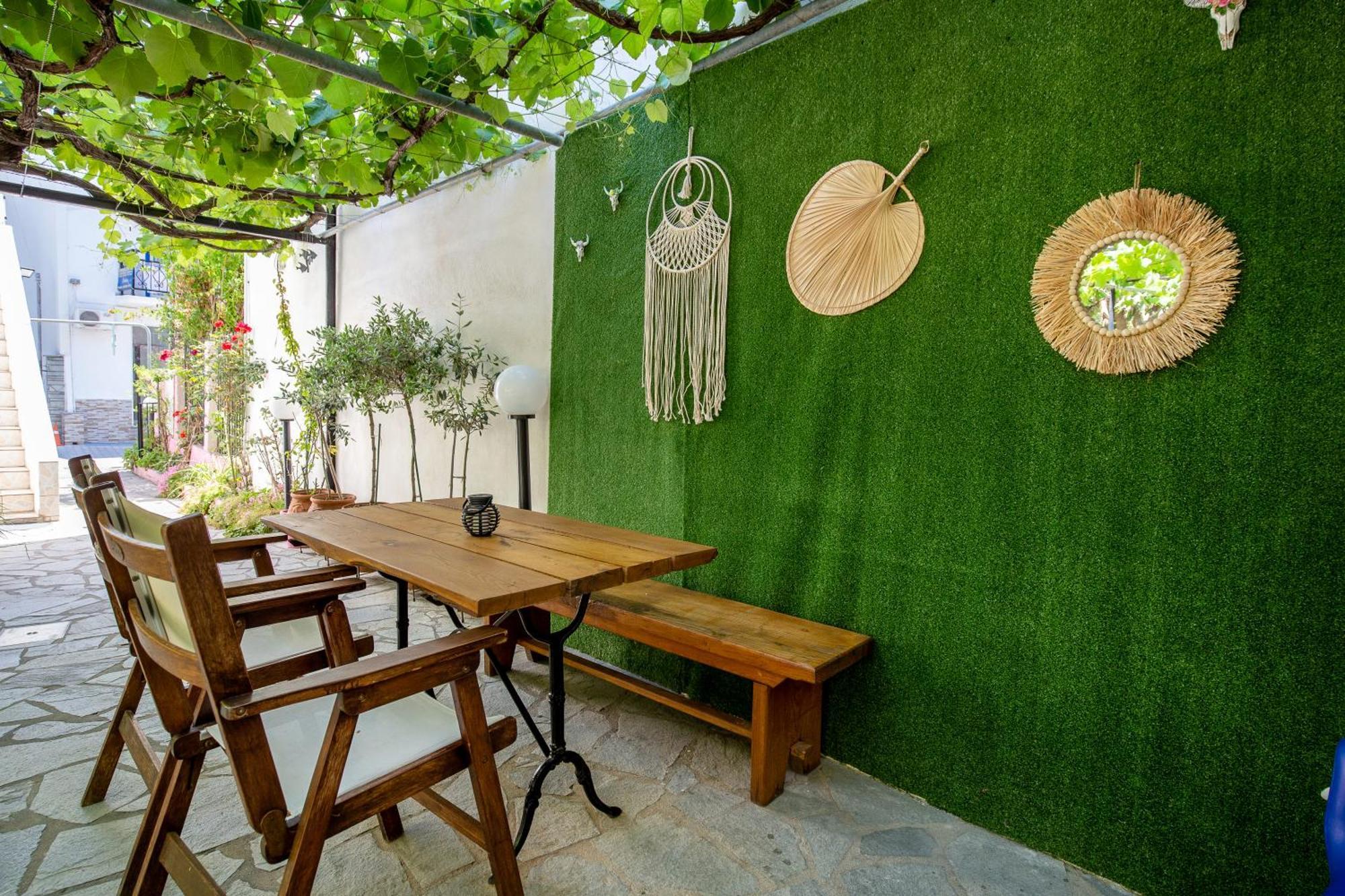 Famelia Studios Lampiris Potos Exteriér fotografie
